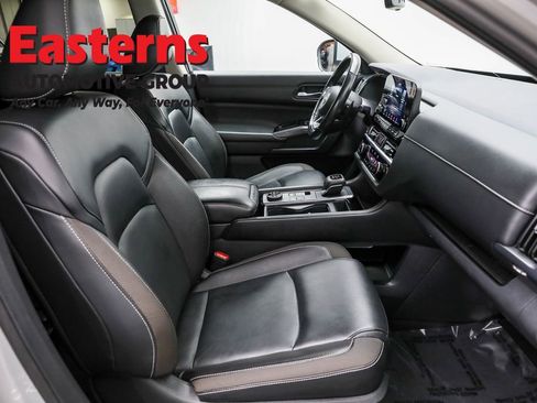 Used 2023 Nissan Pathfinder SL image 24