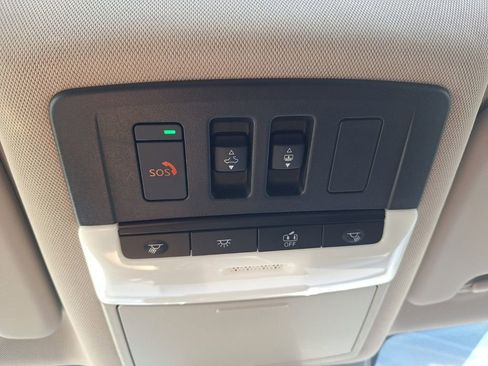 Used 2024 Nissan Rogue SL w/ SL Premium Package image 19