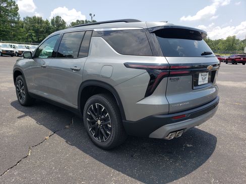 New 2026 Chevrolet Traverse LT w/ Sun and Wheel Package FWD image 4
