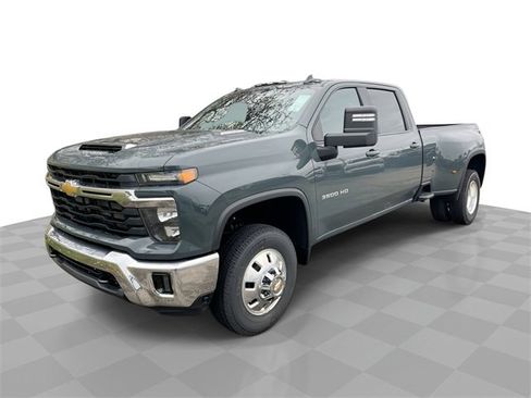 New 2026 Chevrolet Silverado 3500 LT image 1