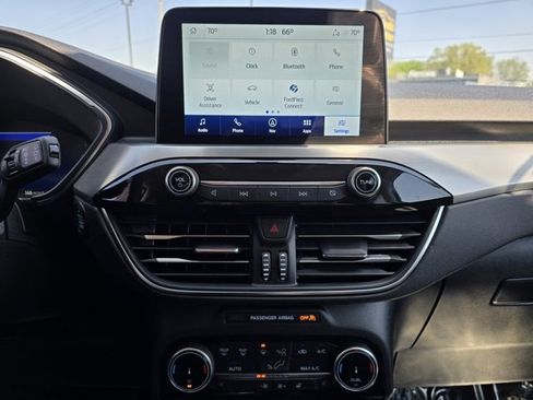 Used 2022 Ford Escape Titanium image 40