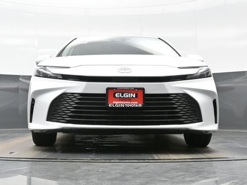 Used 2025 Toyota Camry LE image 25