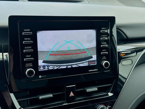 Used 2022 Toyota Camry SE w/ Convenience Package FWD image 10