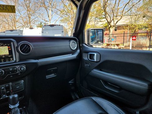 Used 2022 Jeep Wrangler Unlimited Sahara w/ Cold Weather Group image 27