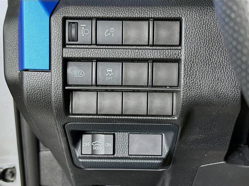 Used 2025 Toyota Tacoma TRD Off-Road image 17