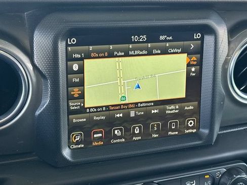 Used 2022 Jeep Wrangler Unlimited Sahara AWD/4WD image 18