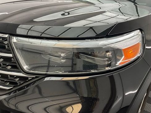 Used 2023 Ford Explorer XLT AWD/4WD image 26