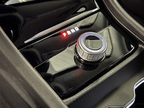 Used 2023 Jeep Grand Cherokee Limited image 31