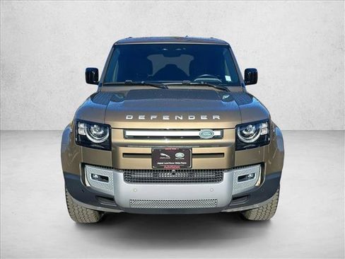 Used 2023 Land Rover Defender 110 S image 2