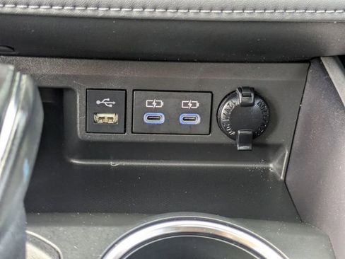 Used 2022 Toyota Highlander XLE image 18