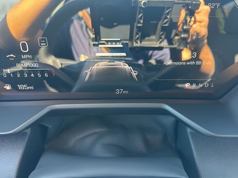 Used 2025 GMC Acadia Elevation image 26