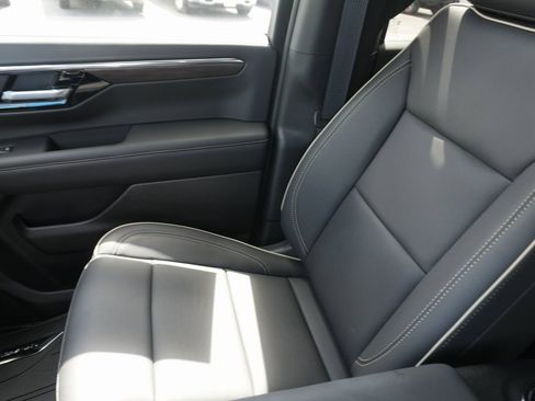 New 2025 Chevrolet Suburban Premier image 30