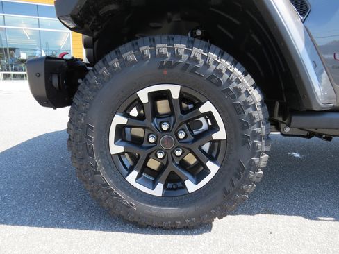 New 2025 Jeep Gladiator Rubicon image 14