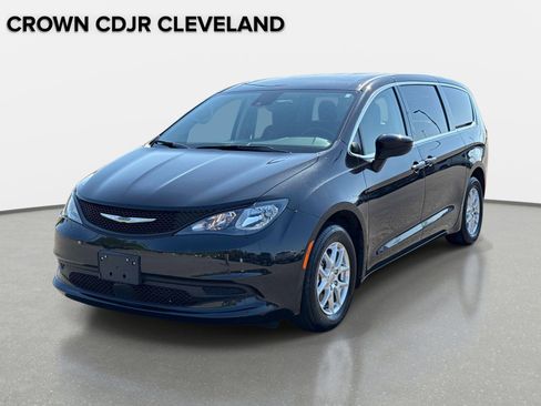Used 2023 Chrysler Voyager LX FWD image 9