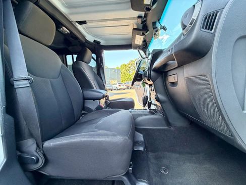 Used 2016 Jeep Wrangler Unlimited Sport w/ Quick Order Package 24S AWD/4WD image 30
