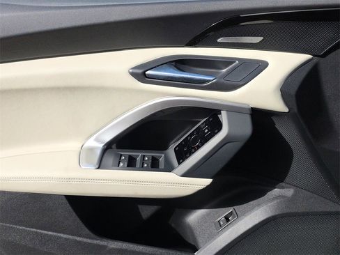 New 2025 Audi Q5 Prestige image 18