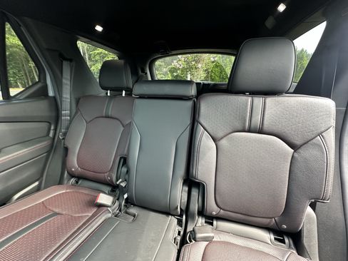 Used 2025 Honda Pilot Black Edition image 10