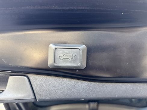 Used 2019 Toyota RAV4 Limited image 34