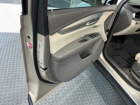 Used 2017 Cadillac XT5 Luxury w/ Driver Awareness Package FWD image 47
