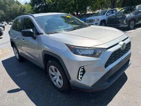 Used 2019 Toyota RAV4 LE FWD image 4