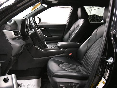 Used 2023 Toyota Highlander XSE image 10