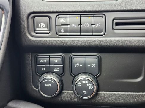 Used 2021 Chevrolet Tahoe RST w/ Luxury Package AWD/4WD image 24