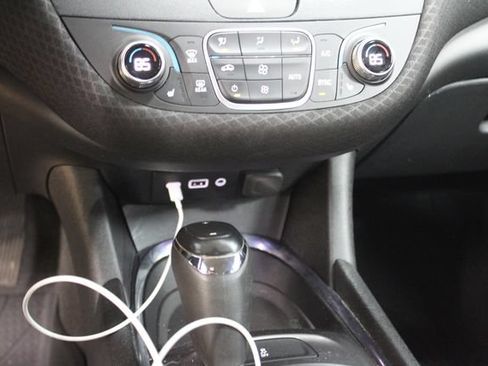 Used 2019 Chevrolet Malibu LT FWD image 19