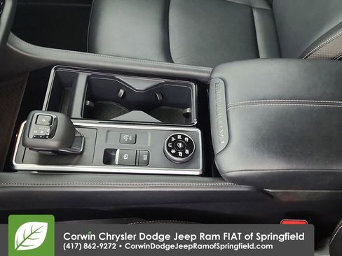 Used 2025 Nissan Pathfinder SL image 28