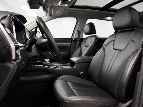 Used 2023 Kia Sorento S w/ Panoramic Sunroof Package AWD/4WD image 16