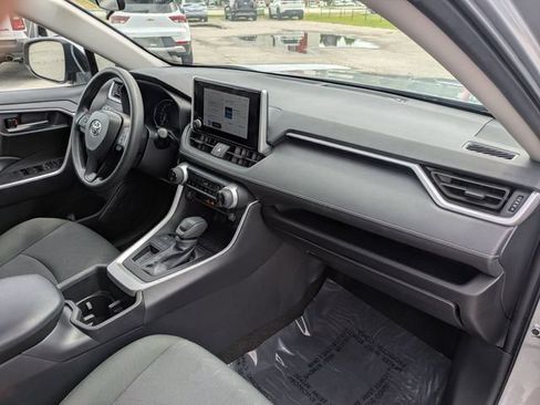 Used 2025 Toyota RAV4 XLE FWD image 36