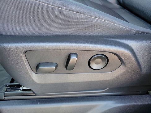 Used 2025 Chevrolet Silverado 1500 LT image 13