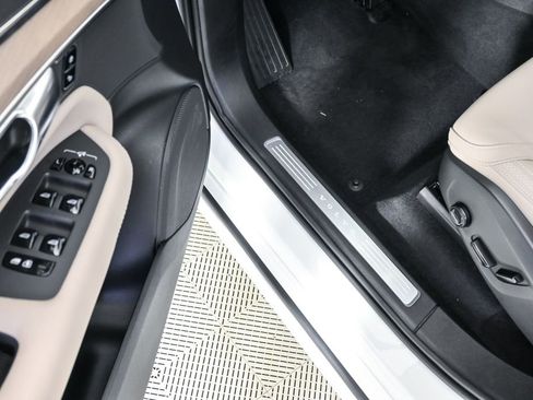 Certified 2025 Volvo XC90 B6 Core w/ Climate Package image 9