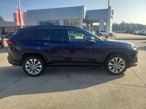 Certified 2020 Toyota RAV4 XLE Premium image 7