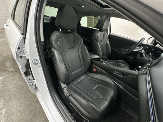 Used 2025 Hyundai Elantra Limited FWD image 18