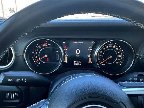 Used 2021 Jeep Wrangler Unlimited Sahara w/ Uconnect 4C Nav & Sound Group AWD/4WD image 13