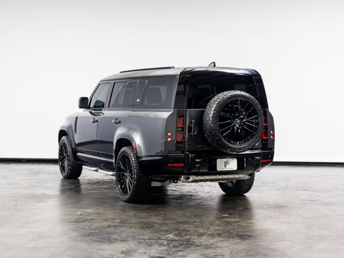 Used 2023 Land Rover Defender 130 X-Dynamic SE image 15