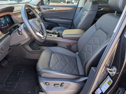 Used 2025 Volkswagen Atlas SE FWD image 8