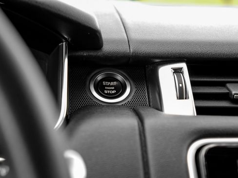 Used 2018 Land Rover Range Rover Sport HSE image 19