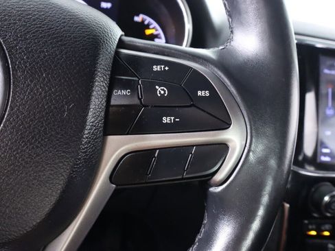 Used 2019 Jeep Grand Cherokee Laredo w/ Laredo X Package RWD image 13