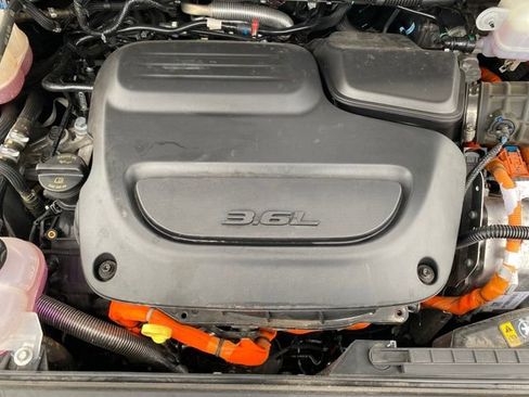 Used 2024 Chrysler Pacifica Select image 20