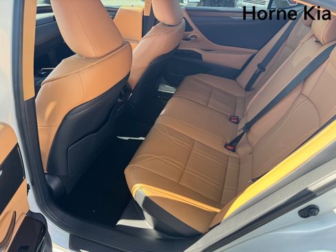 Used 2024 Lexus ES 300h w/ Luxury Package FWD image 12