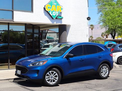 Used 2022 Ford Escape SE image 3