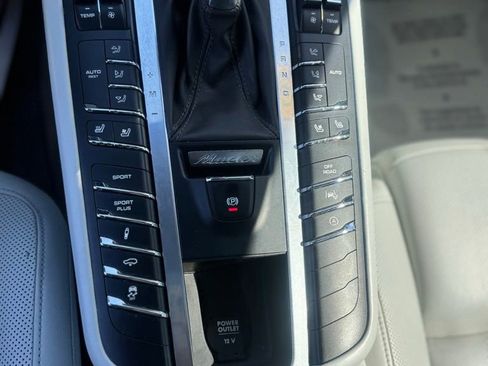 Used 2016 Porsche Macan Turbo AWD/4WD image 32