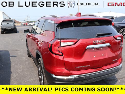 Used 2024 GMC Terrain SLT w/ LPO, Floor Liner Package AWD/4WD image 4