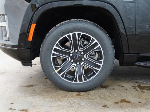 New 2026 Jeep Grand Wagoneer 4WD w/ Premium Group I image 20