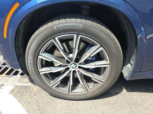 Used 2022 BMW X5 xDrive40i w/ M Sport Package AWD/4WD image 2