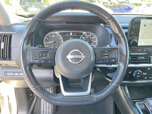 Used 2023 Nissan Pathfinder SL image 15