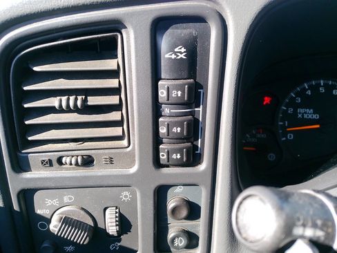 Used 2006 GMC Sierra 2500 SLE w/ Snow Plow Prep Package image 27