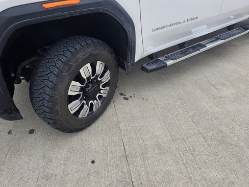 Used 2024 GMC Sierra 2500 Denali w/ Denali Reserve Package image 9