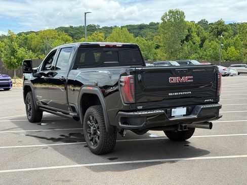 Used 2024 GMC Sierra 2500 AT4 w/ Technology Package AWD/4WD image 9
